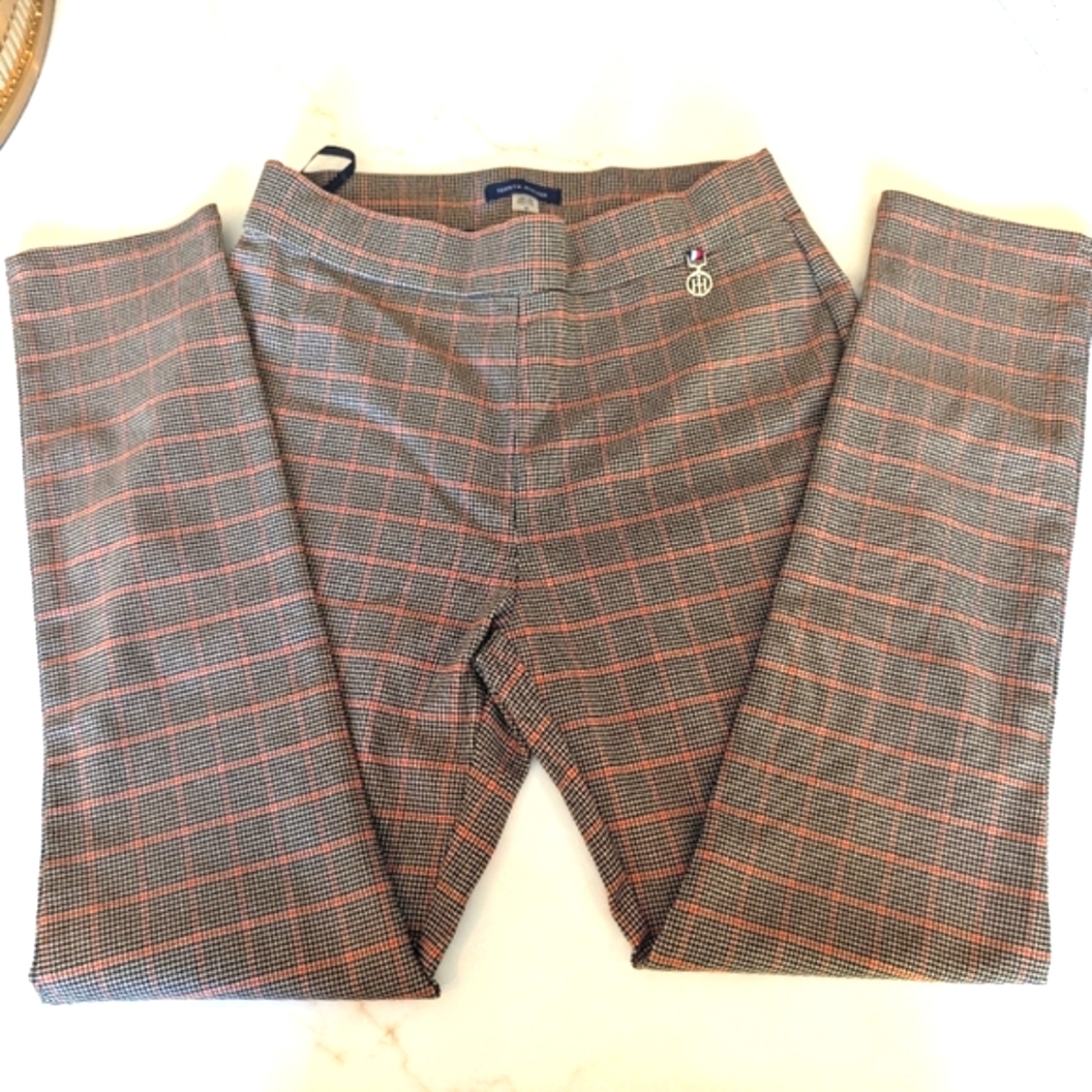 Tommy Hilfiger Stretch pull on pants. Size 10.